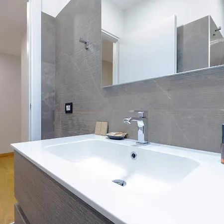 公寓 Retreats Cadorna Duomo 米兰