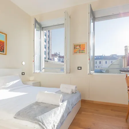Retreats Cadorna Duomo * Милан